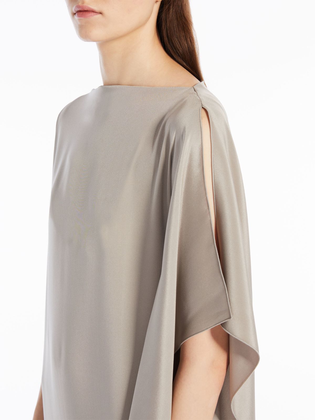 One-Shoulder-Kleid aus Crêpe de Chine, mittelgrau | 