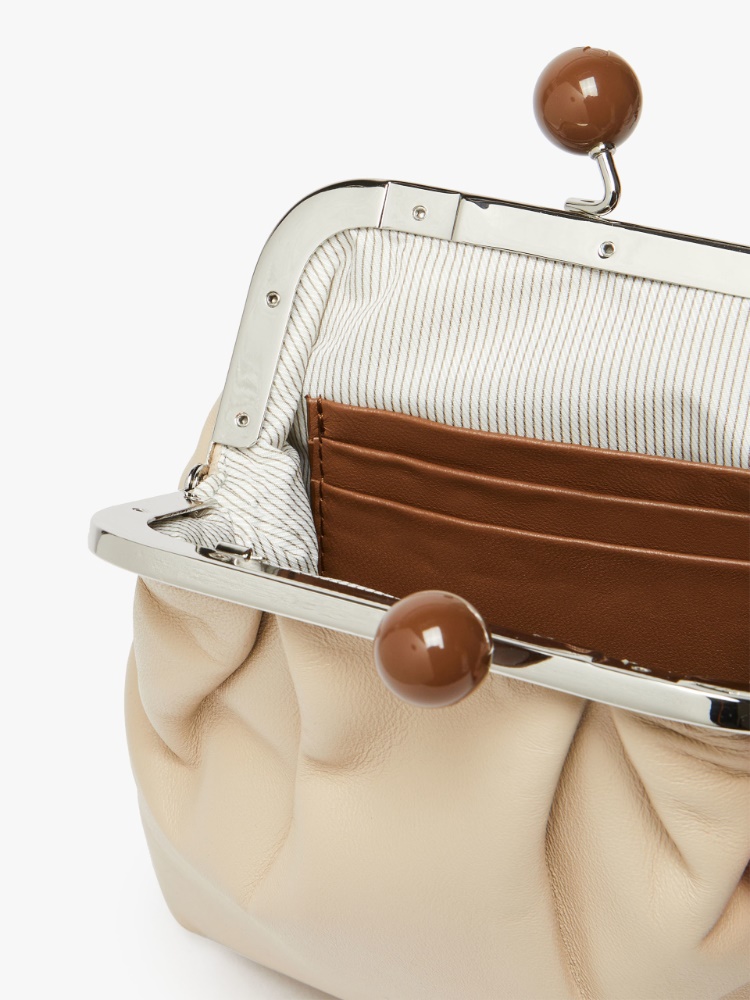 Pasticcino Bag im XXS-Format aus Nappaleder, sand | 