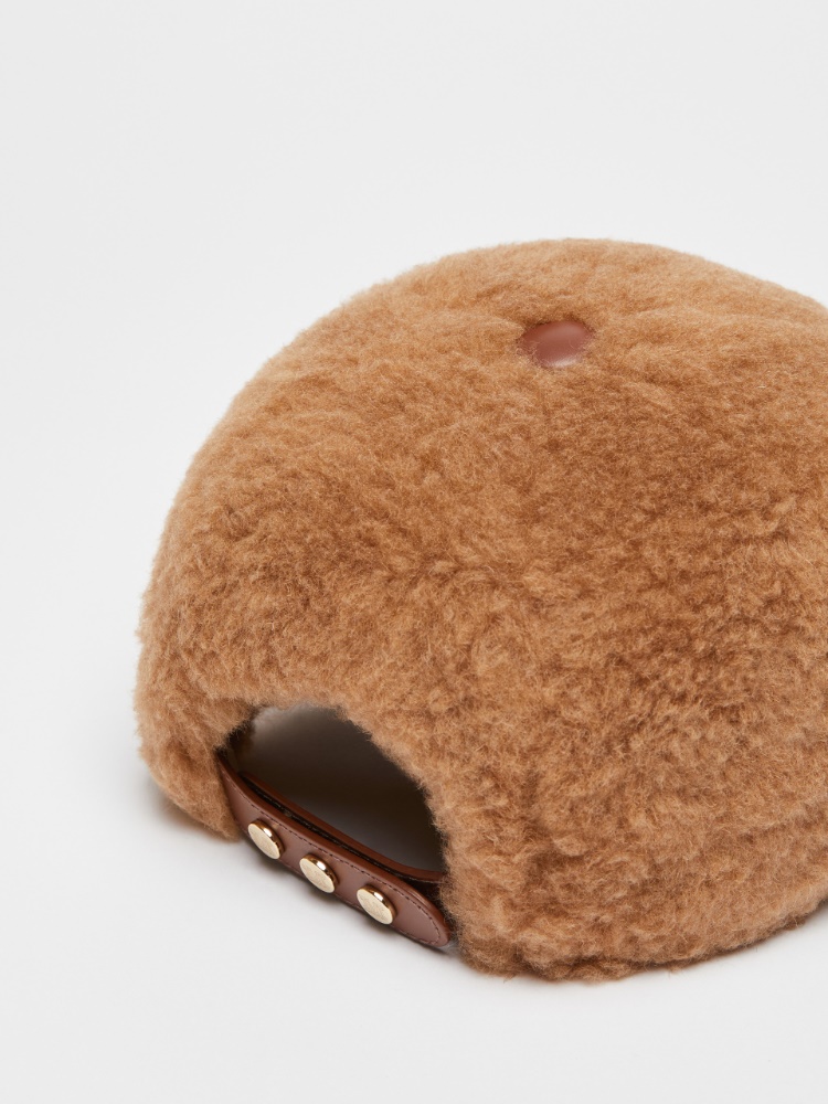Teddy fabric hat, camel | 