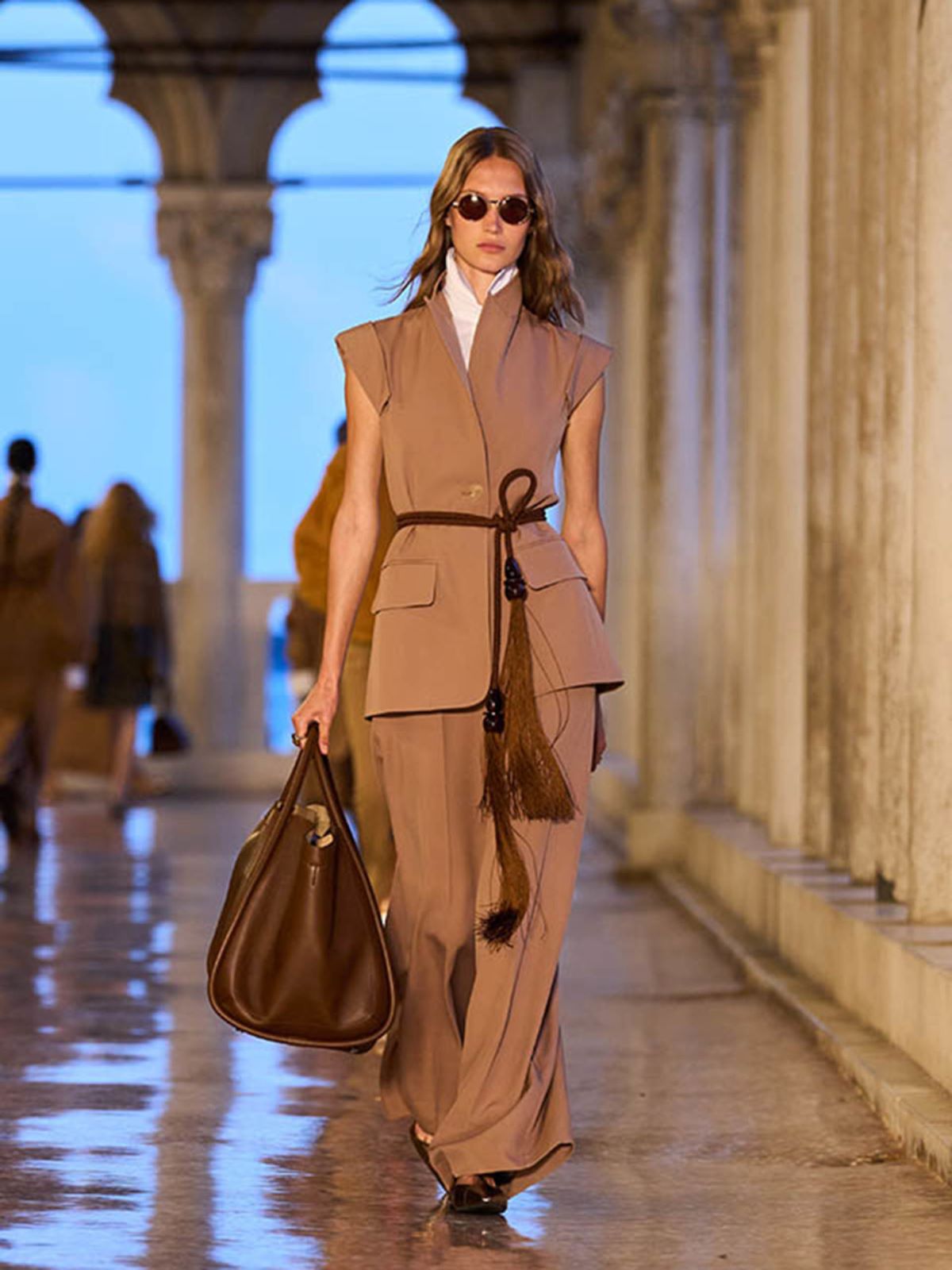 MaxMara ツイードジャケット ブラウン 38 フォーマル 上品 カラーモールツィード ノーカラージャケット(51113161-2024