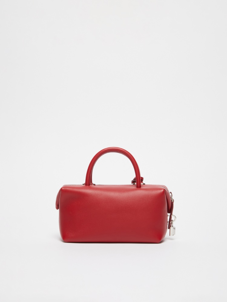 【関税&送料込】Max Mara Holdalls Leather Shoulder Bag 4511065106017-e-holdalls.jpg
