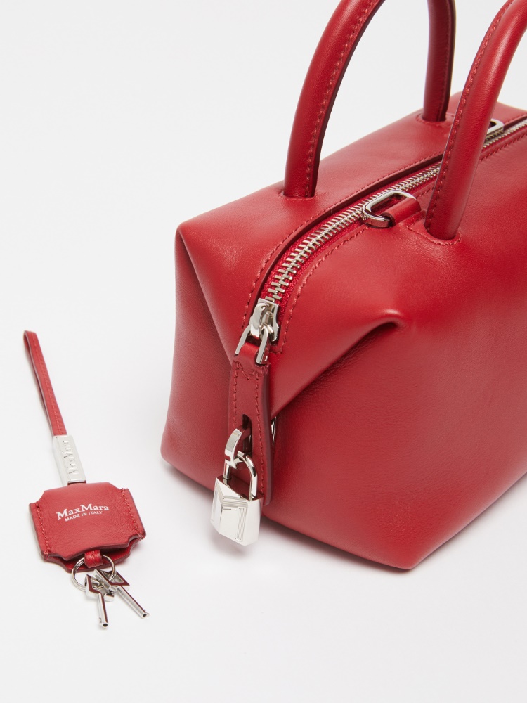 [Max Mara] スモール Holdalls ボストンバッグ Small natural leather satchel bag, red | 