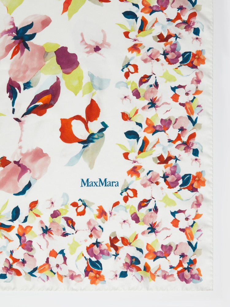 【関税＆送料込み】Max Mara Carre90W Printed Foulard Access Max Mara Carre90w In Beige | ModeSens