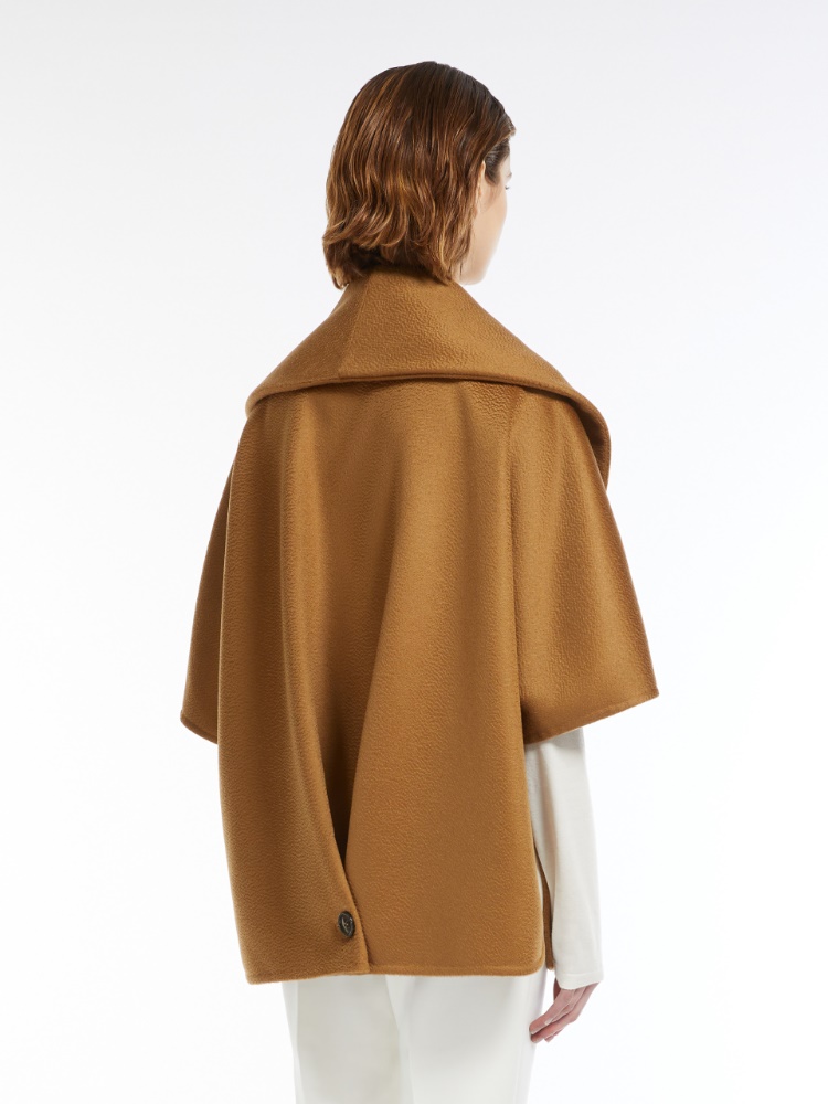 Oversized cashmere cape, hazelnut brown | 