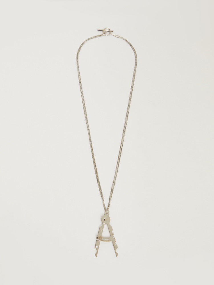Długi naszyjnik z metalowym wisiorkiem - SREBRNY - Max Mara