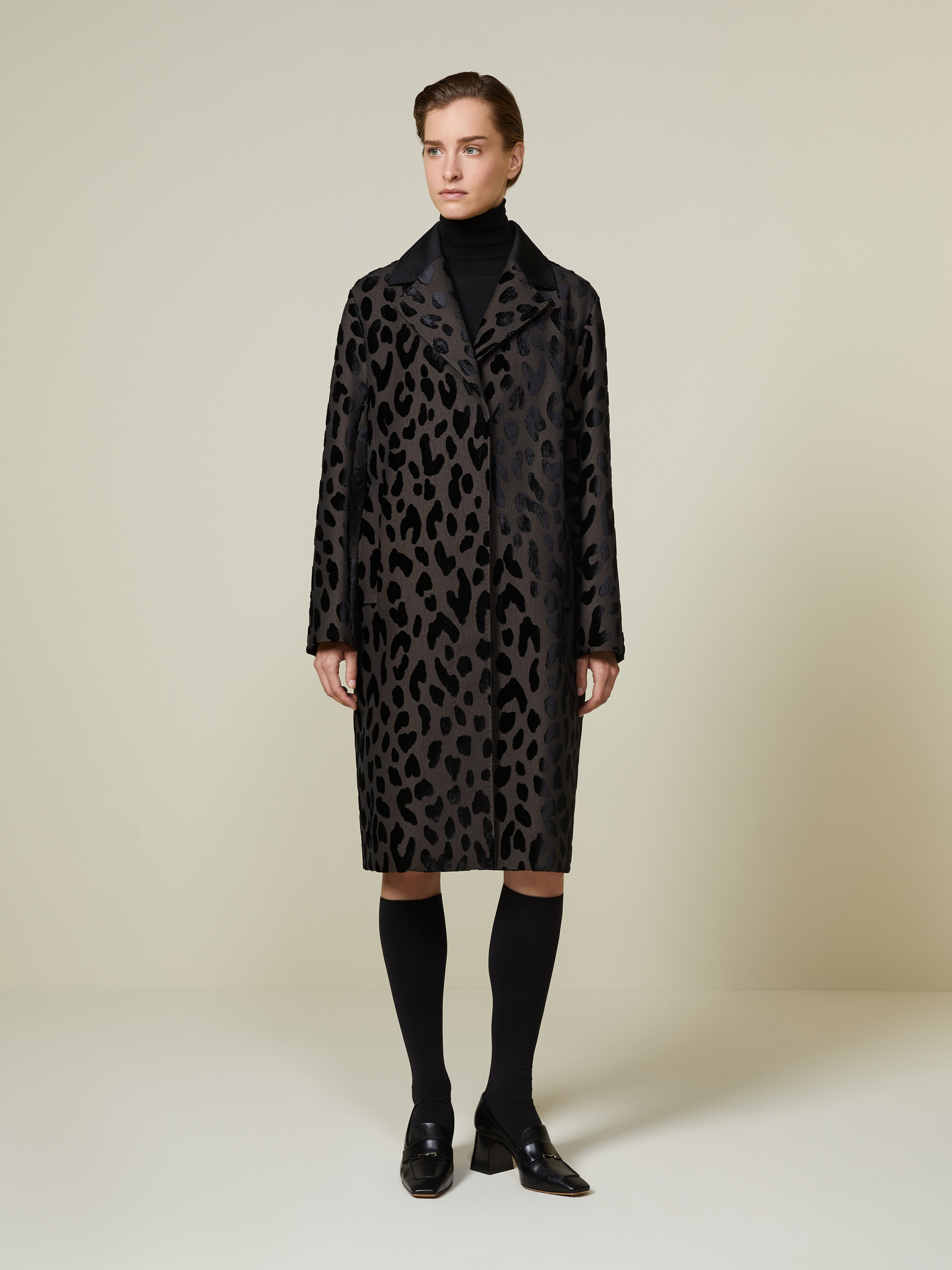 Einreihiger Mantel aus Samt mit Leopardenmuster - SCHWARZ - Max Mara - 2