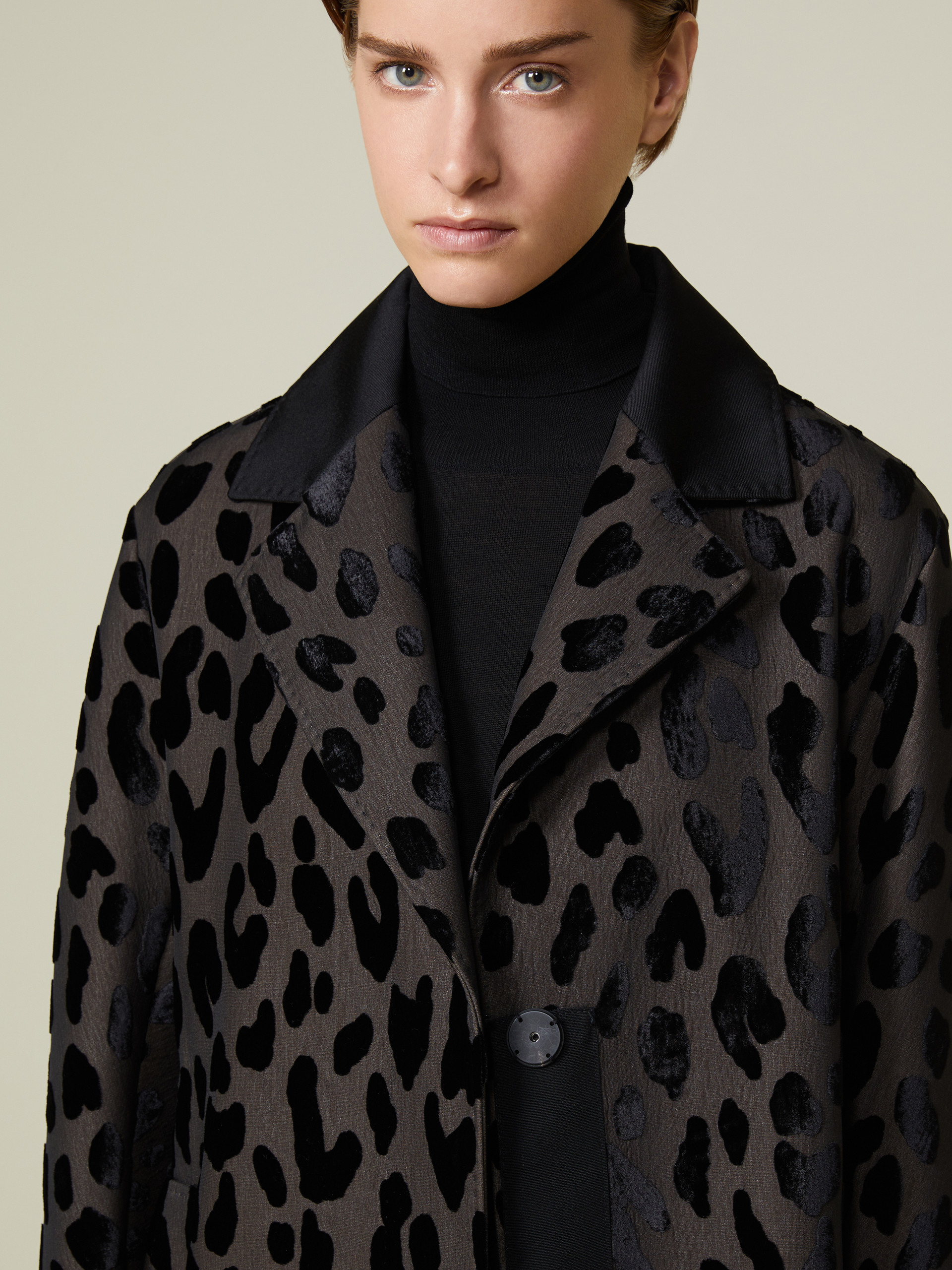 Einreihiger Mantel aus Samt mit Leopardenmuster - SCHWARZ - Max Mara - 4