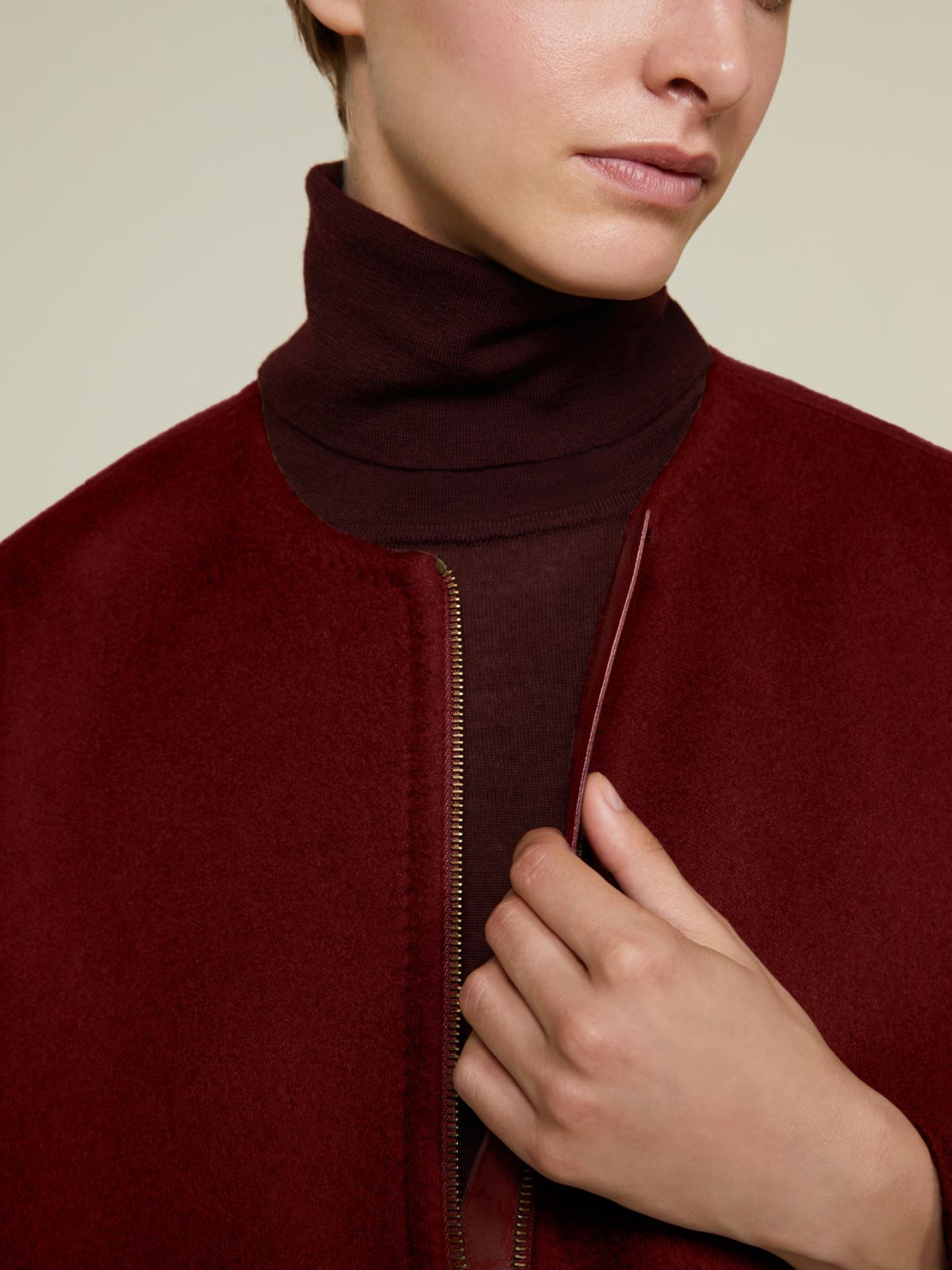 Płaszcz o kroju litery T z dwuwarstwowego kaszmiru - CIEMNOCZERWONY - Max Mara - 5