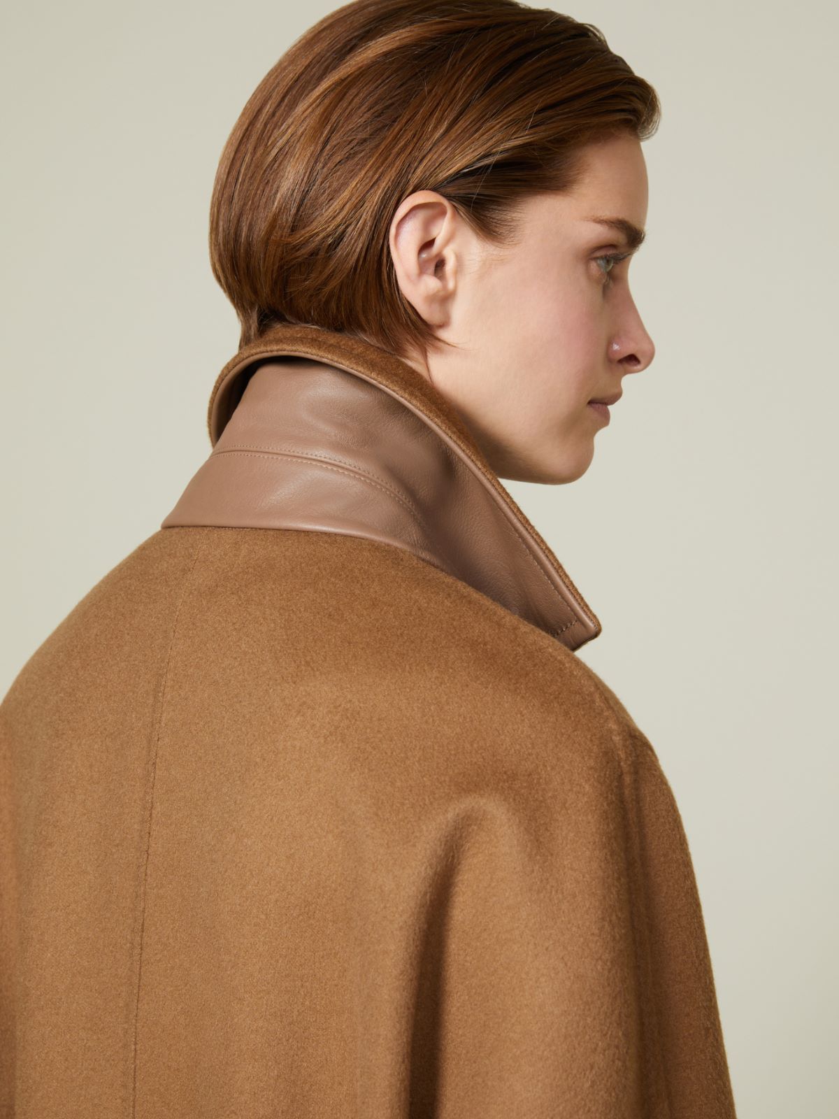 Płaszcz midi z kaszmiru z matowym wykończeniem - WIELBŁĄDZI - Max Mara - 4