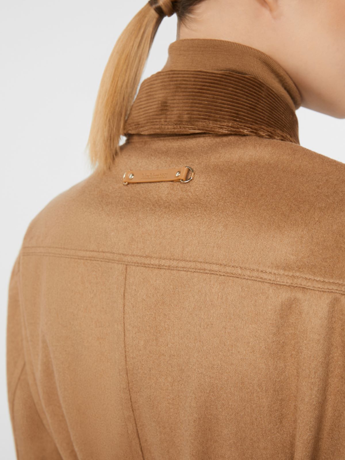Krótka kurtka w kolorze camel z wodoodporną powłoką - WIELBŁĄDZI - Max Mara - 4