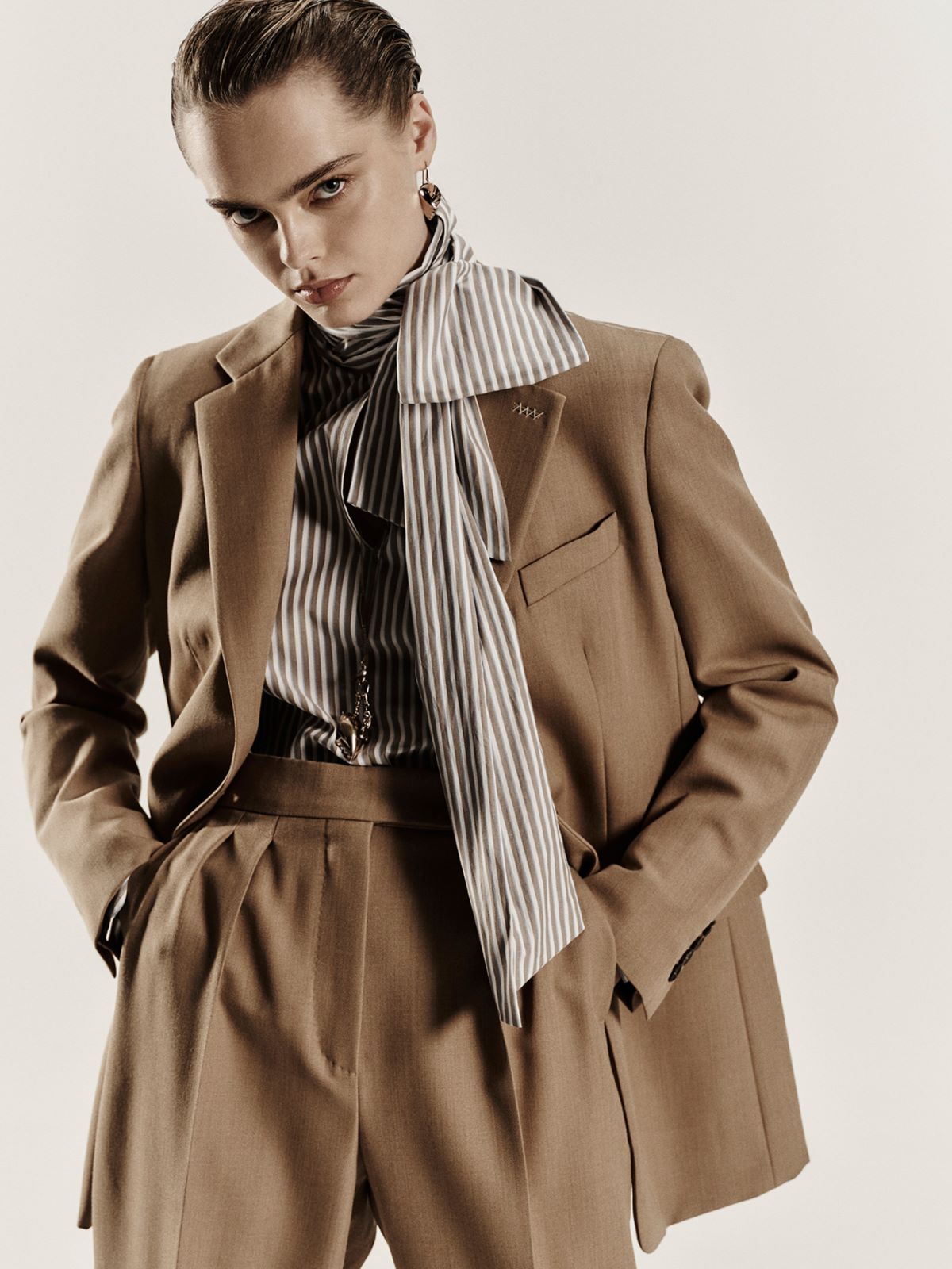 Einreihiger Blazer aus Grain-de-Poudre-Wolle + KAMEL - Max Mara