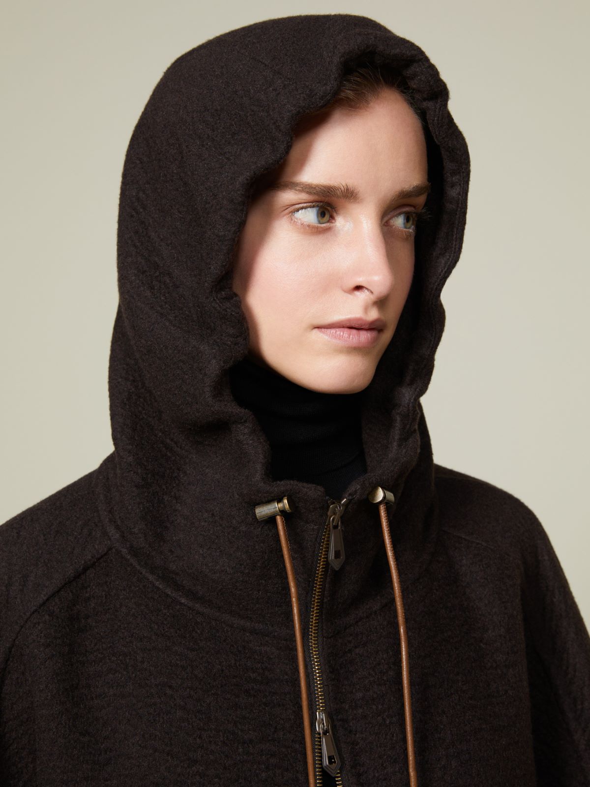 Bluzka typu blouson z dwuwarstwowego kaszmiru z kapturem - BRĄZOWY - Max Mara - 4
