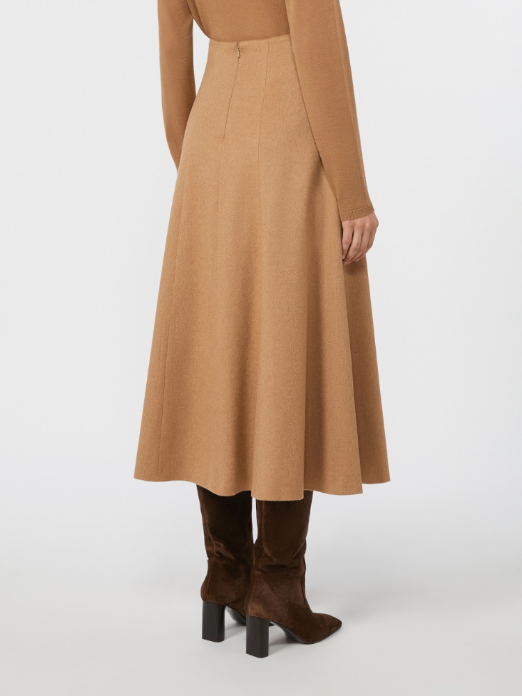 キャメル　CAMEL Caramel Oversized Thick Square Tinted Sunglasses with Yellow