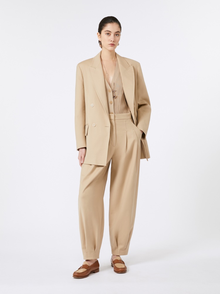 Max Mara Collection: Elegant Dresses, Jackets and Coats