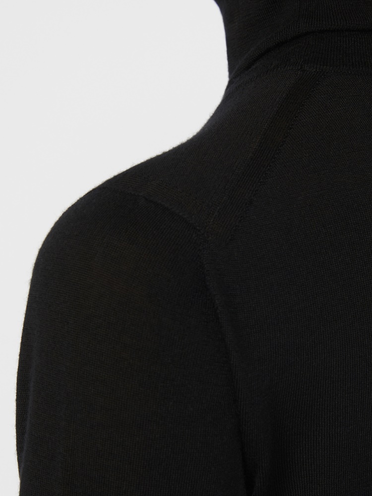  - Max Mara