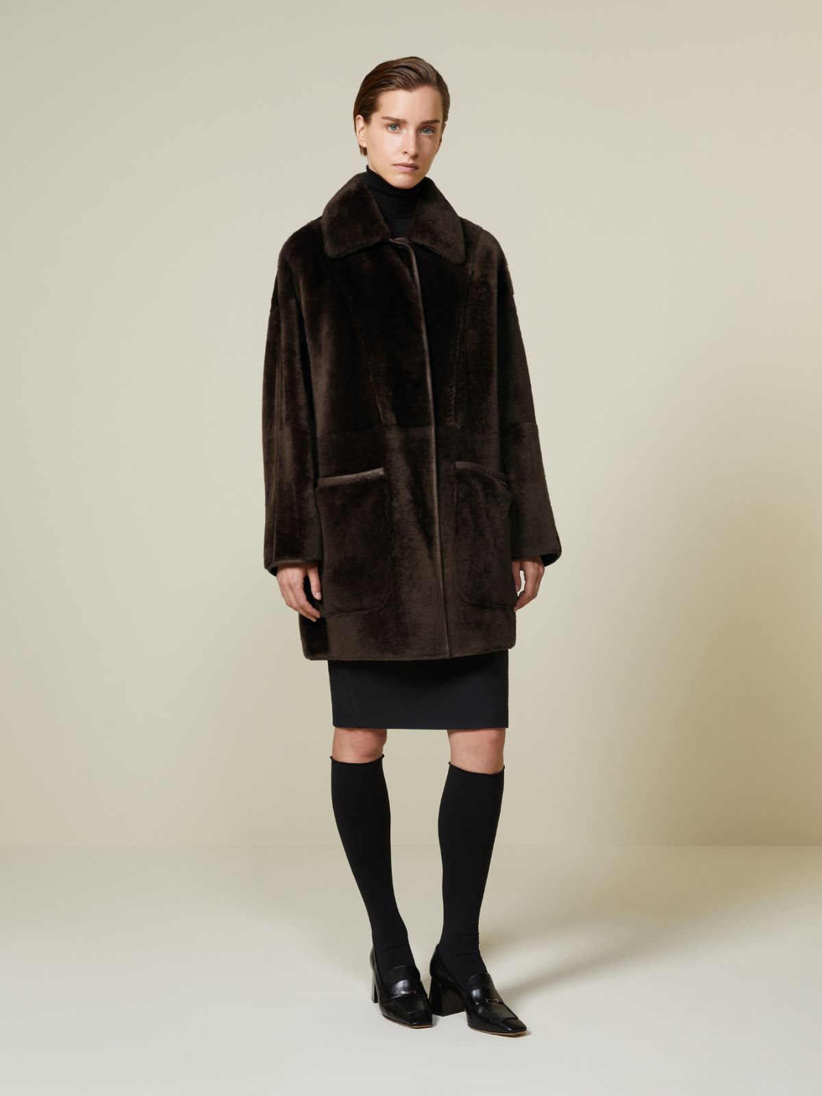 Płaszcz koszulowy z kożuszkiem - CIEMNOBRĄZOWY - Max Mara - 2