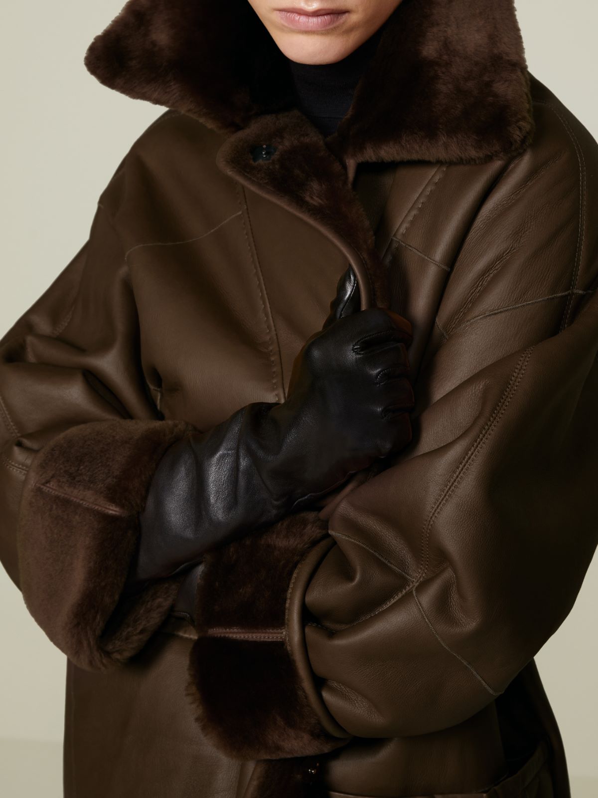 Płaszcz koszulowy z kożuszkiem - CIEMNOBRĄZOWY - Max Mara - 5
