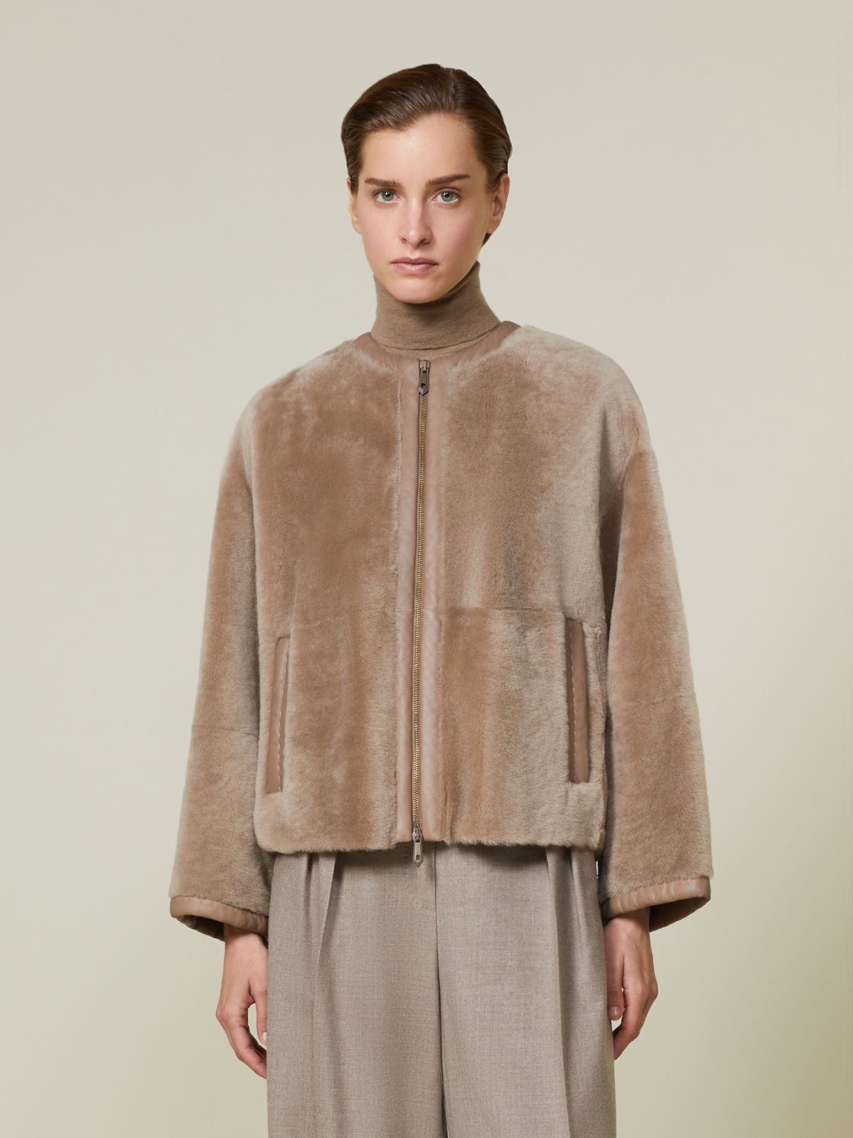 Dzianinowy płaszcz z kożuszkiem - BEŻOWY - Max Mara - 2