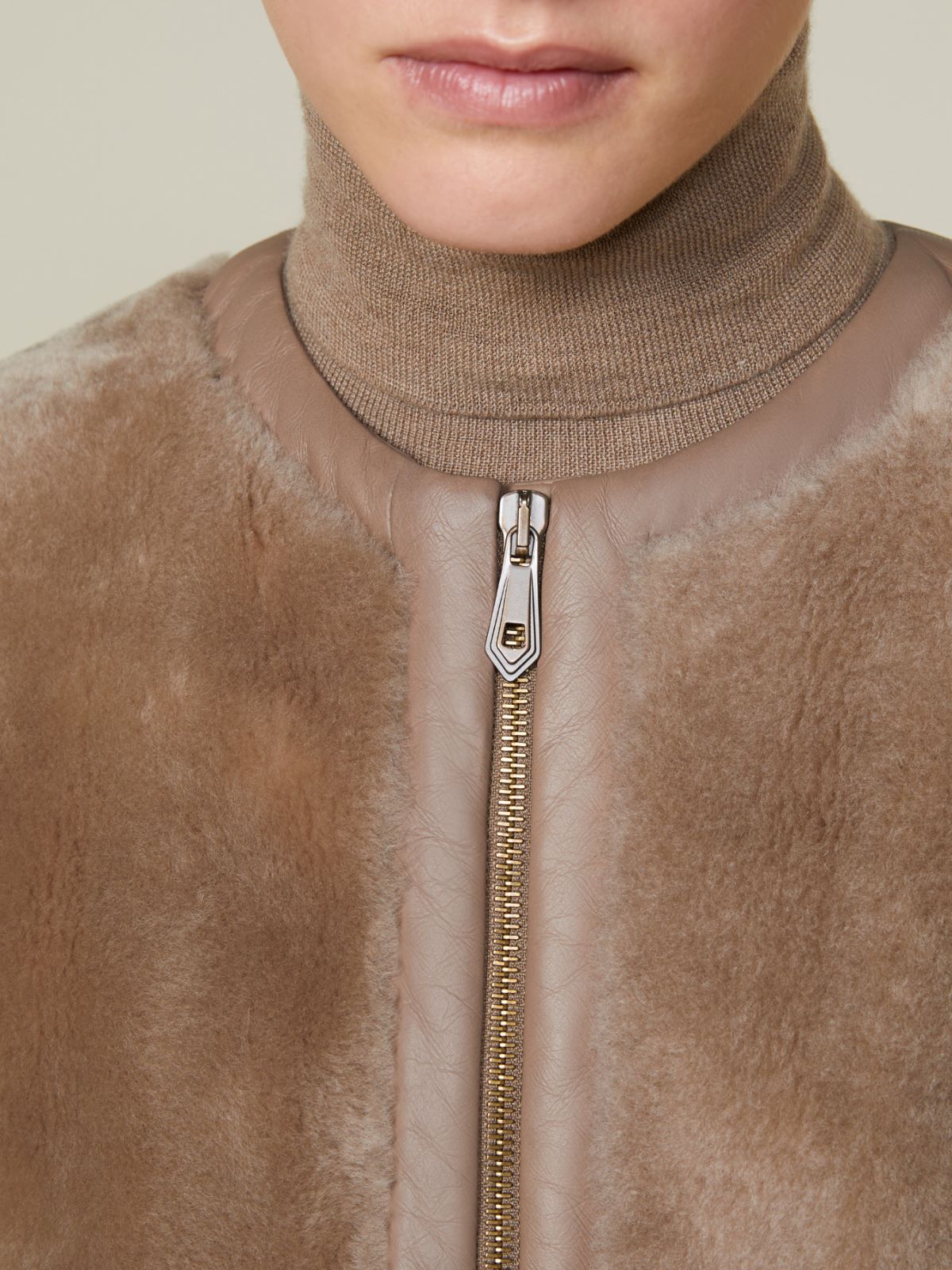 Dzianinowy płaszcz z kożuszkiem - BEŻOWY - Max Mara - 4