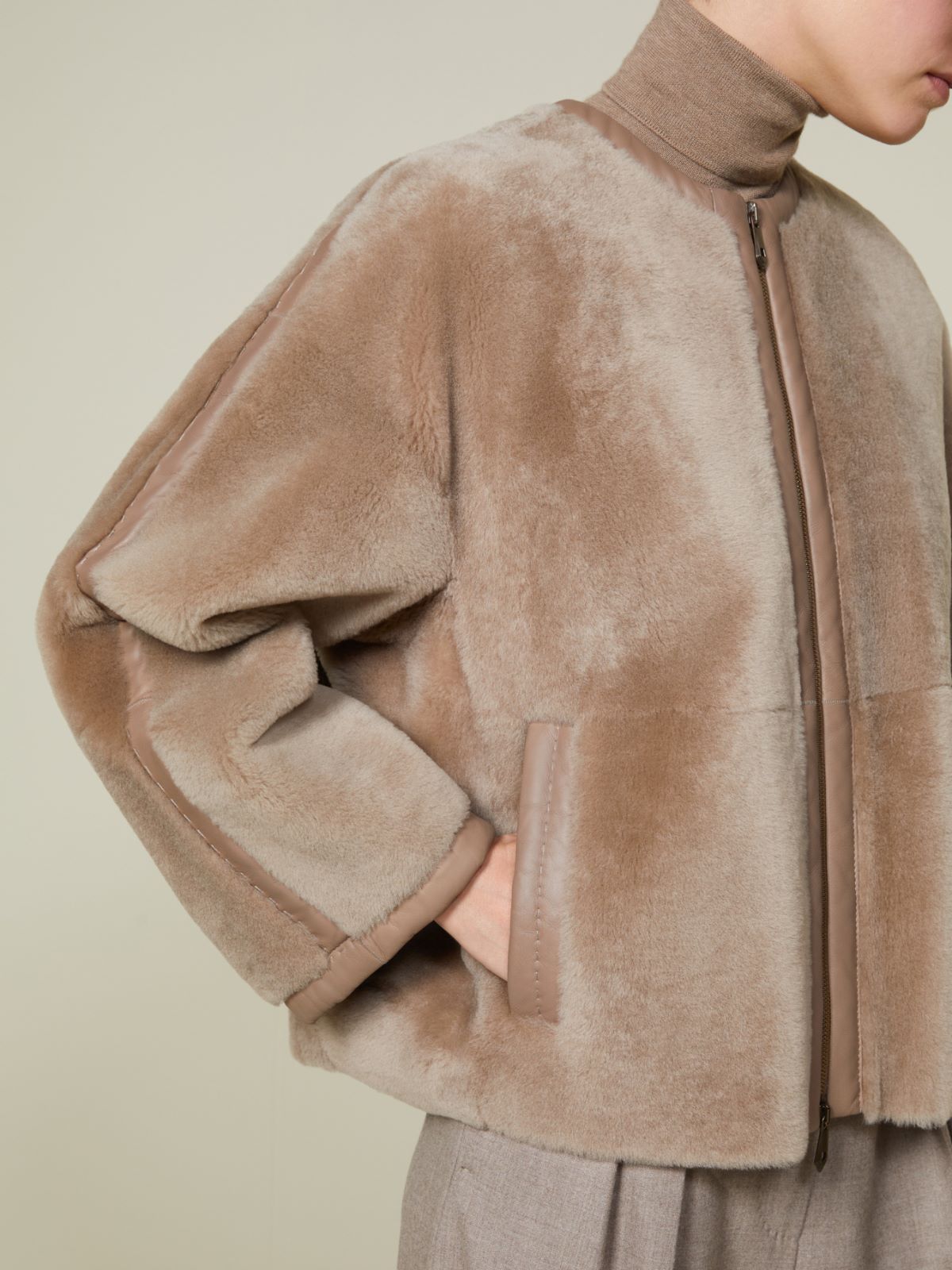 Dzianinowy płaszcz z kożuszkiem - BEŻOWY - Max Mara - 5