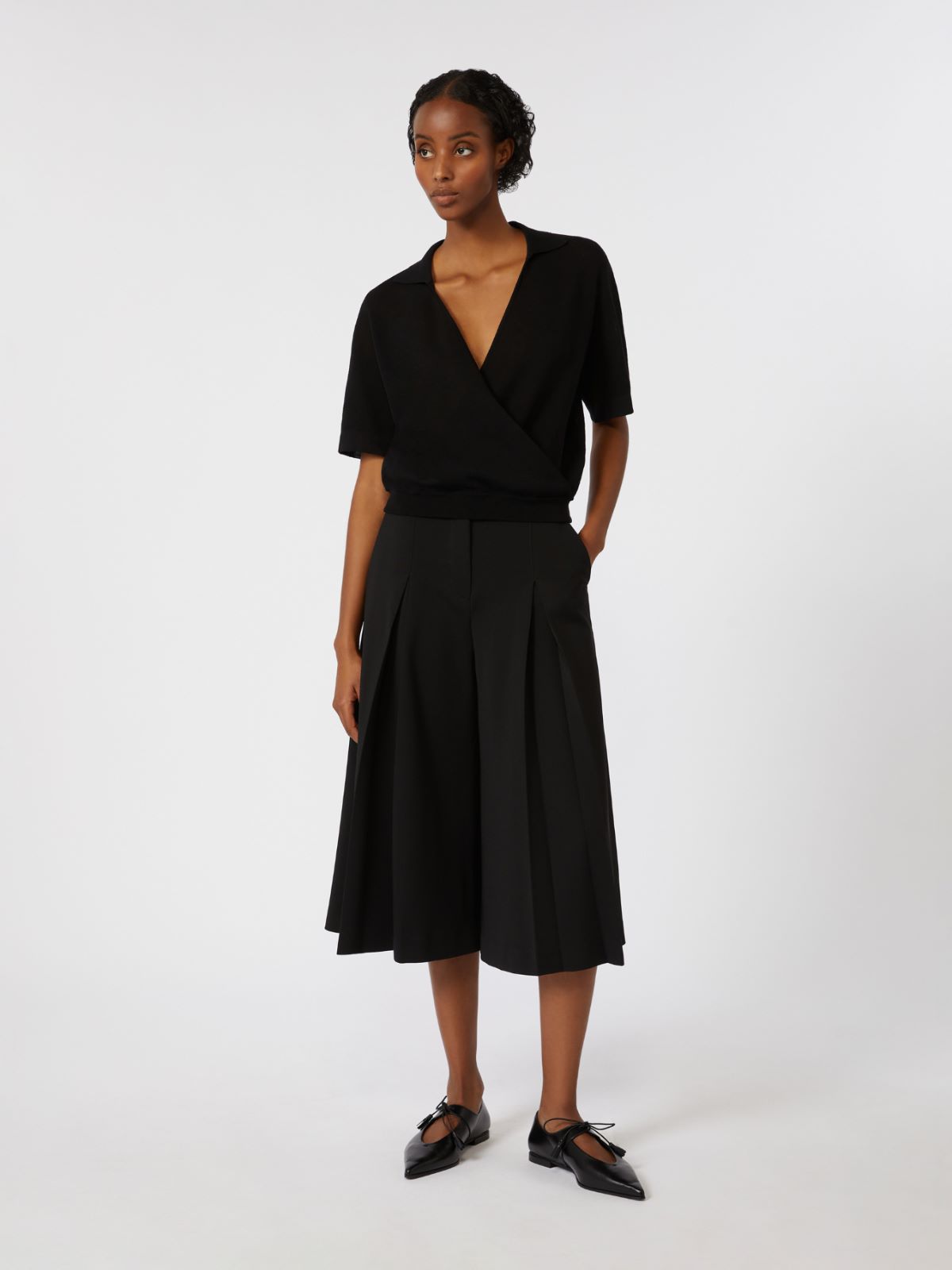 極美品 MAX MARA 黒タグ コレクションライン ショートパンツ 黒 38