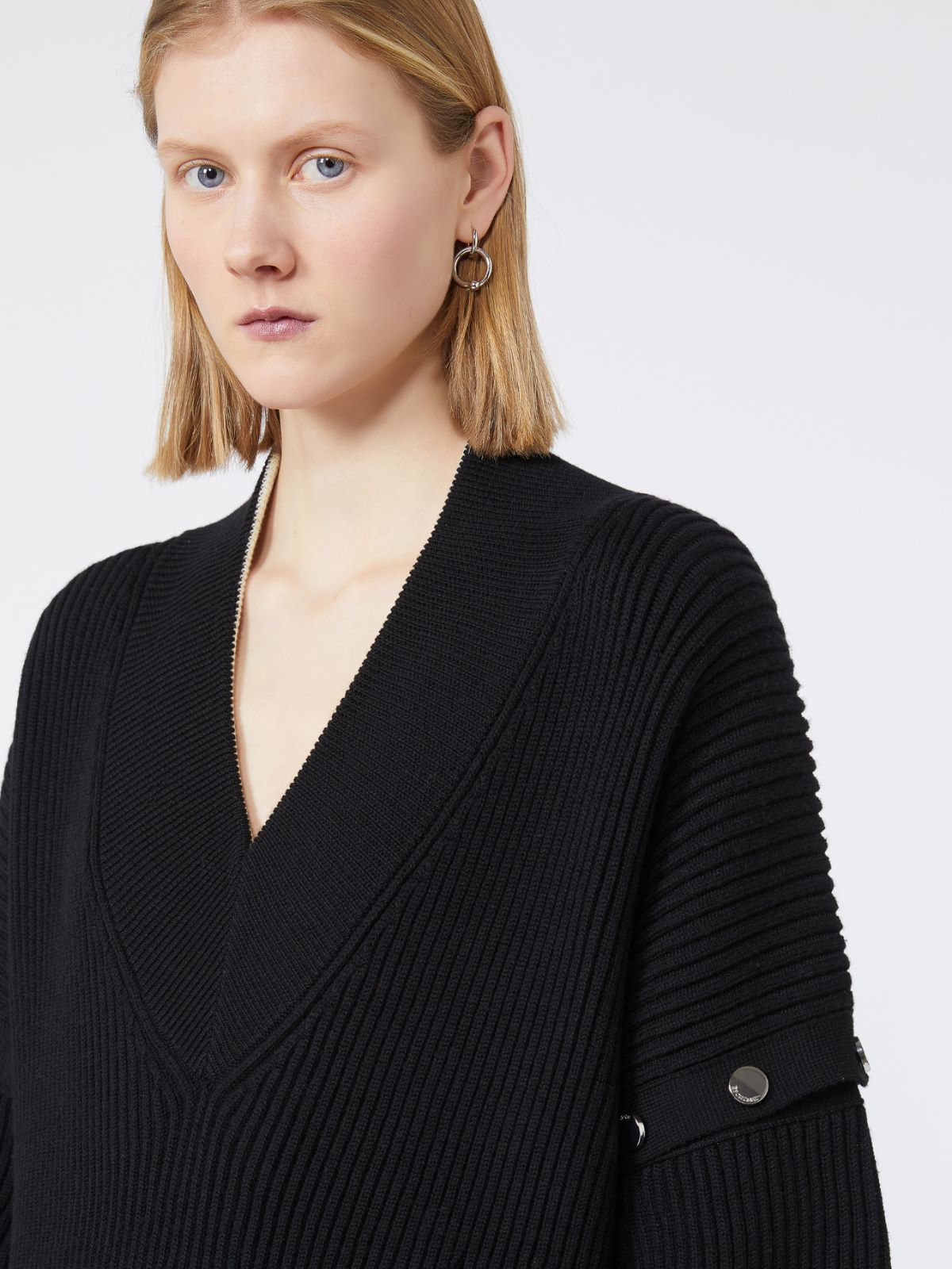 Strickpullover in Übergröße mit abnehmbaren Ärmeln - SCHWARZ - Max Mara - 4