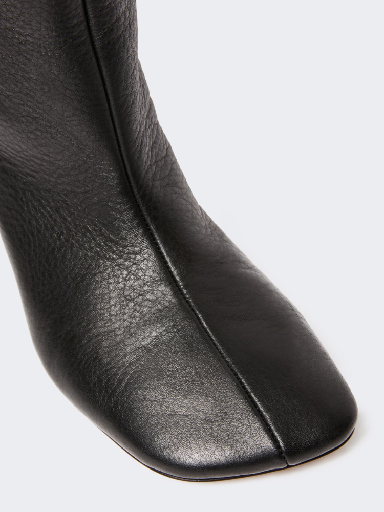  - Max Mara