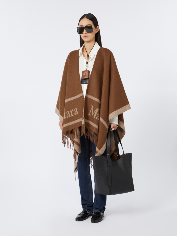 Archetipo Bag: Bags with a Minimalist Clean Design | Max Mara