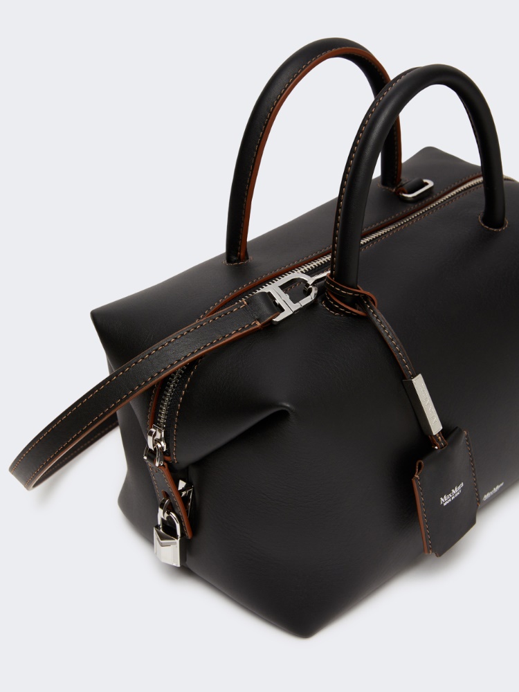 【関税&送料込み】Max Mara Holdallm - Medium Satchel In Na Medium natural leather bowler bag, black |