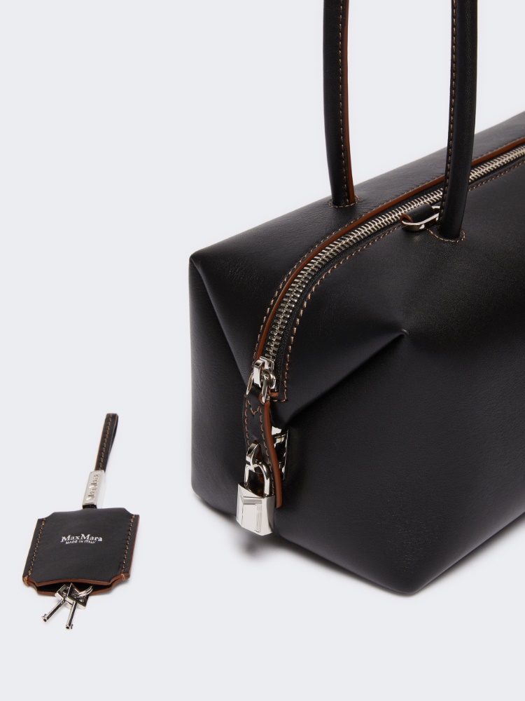 Max Mara archetipo ダブルハンドルレザーバッグ 新品 知得】マックスマーラの「レザーバッグ」が10万円台で叶う