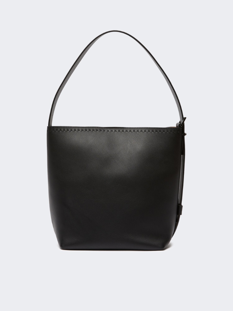 MAX MARA【関税送料込】Archetipo 06 レザーショルダーバッグ Archetipo Bag: Bags with a Minimalist Clean Design | Max Mara