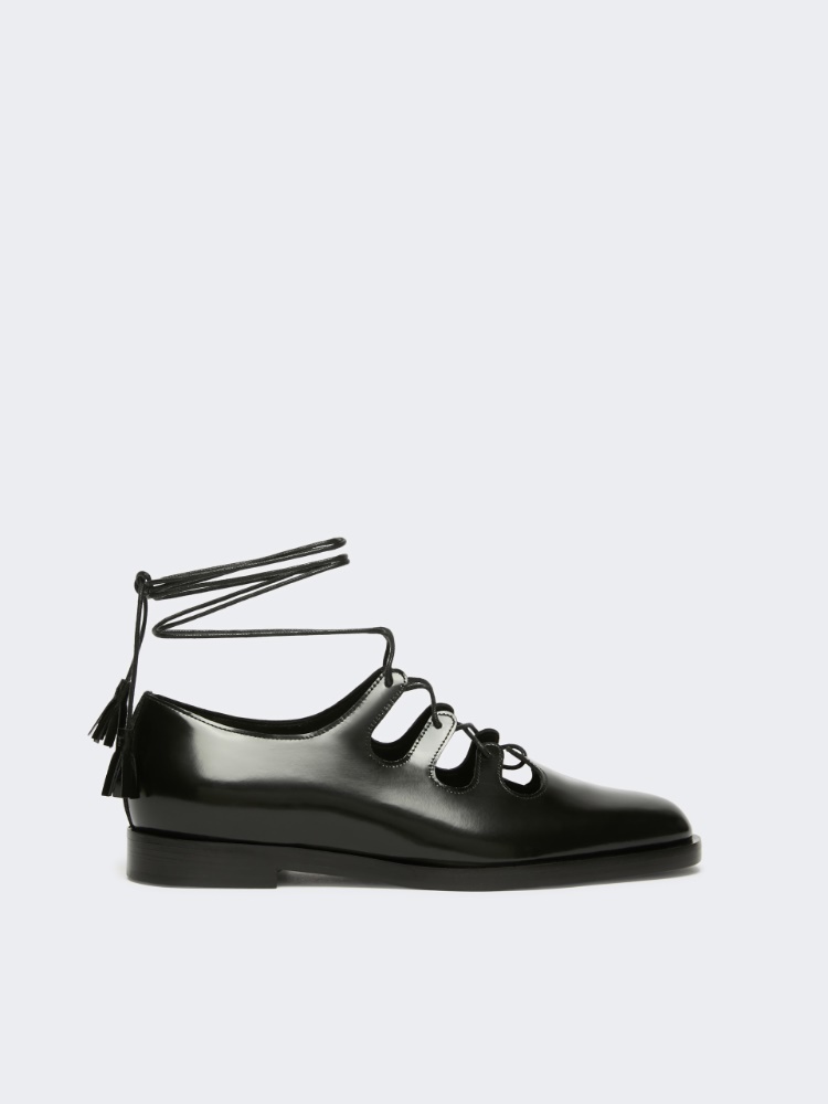 Sznurowane buty z błyszczącej skóry - CZARNY - Max Mara