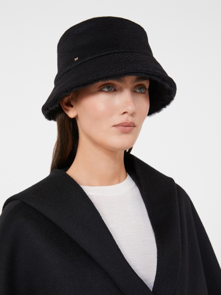 Dwustronna pluszowa czapka rybaczka z wielbłądziej wełny - CZARNY - Max Mara - 2