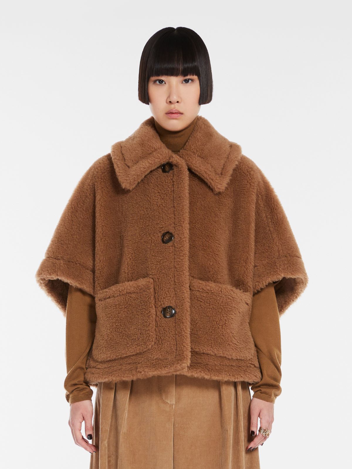 Krótka peleryna z pluszu - WIELBŁĄDZI - Max Mara - 2
