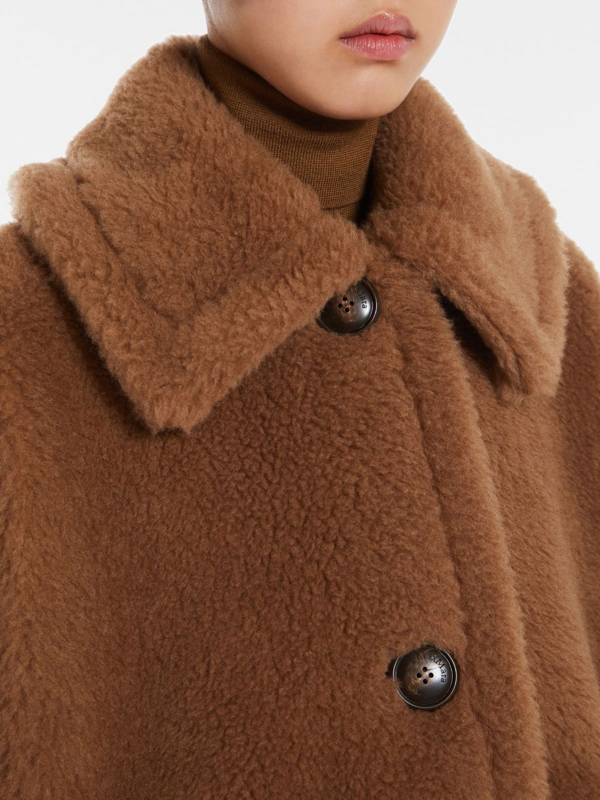 Krótka peleryna z pluszu - WIELBŁĄDZI - Max Mara - 4