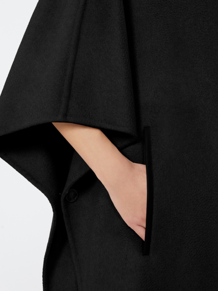 ポンチョ・ケープ Max Mara Derrik' Black Cashmere Cape Long cape in cashmere drap, black |