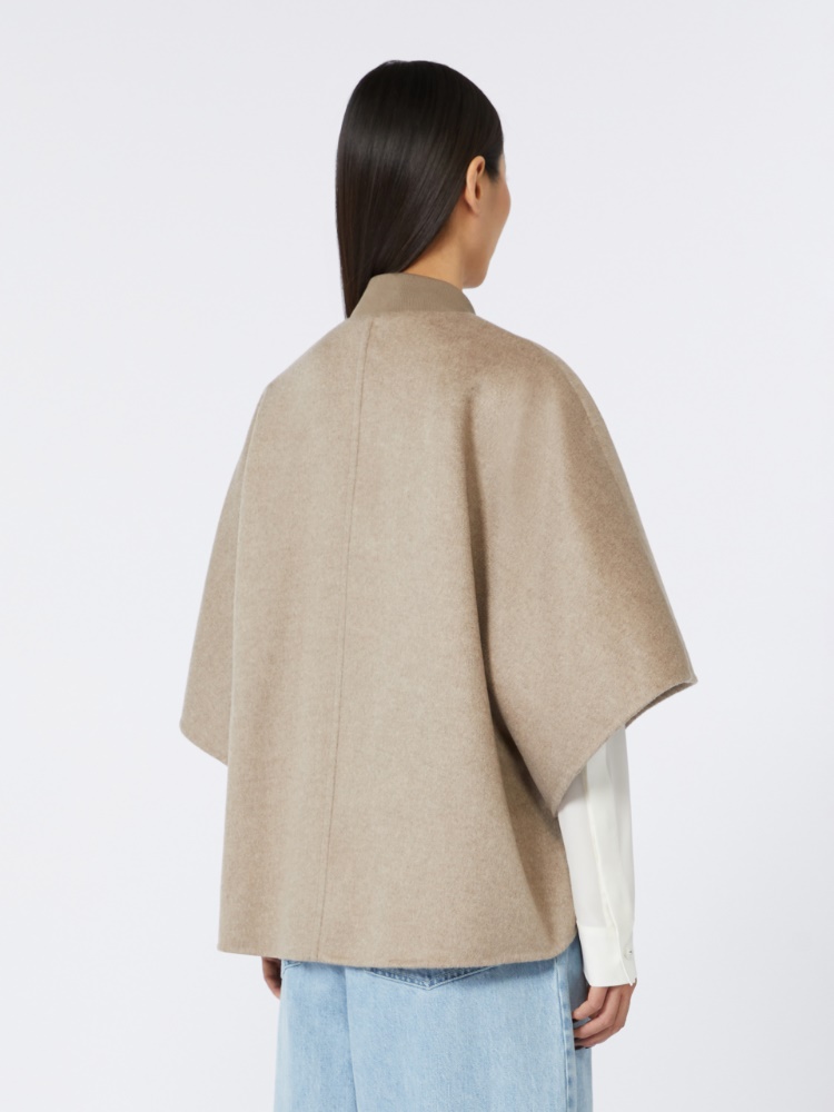 ポンチョ・ケープ MAX MARA LIGHTWEIGHT CASHMERE DRAP CAPE LIGHTWEIGHT CASHMERE DRAP CAPE – Suit Negozi Row