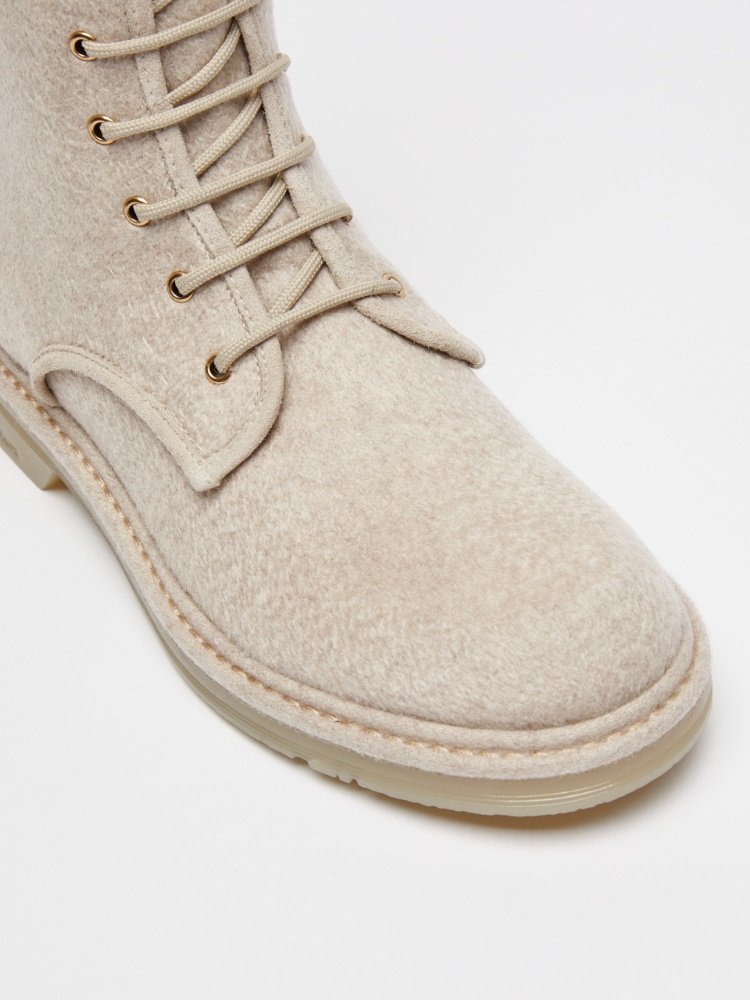 直営♪Max Mara Accessori レースアップ アンクルブーツBAKERZIP Combat boots in pure cashmere, beige |