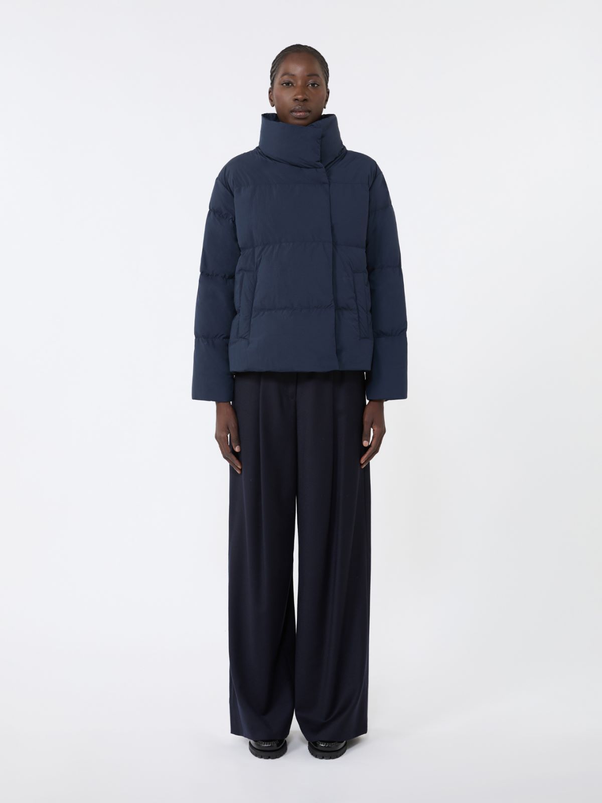 Krótka kurtka z tkaniny hydrofobowej - GRANATOWY - Max Mara - 2