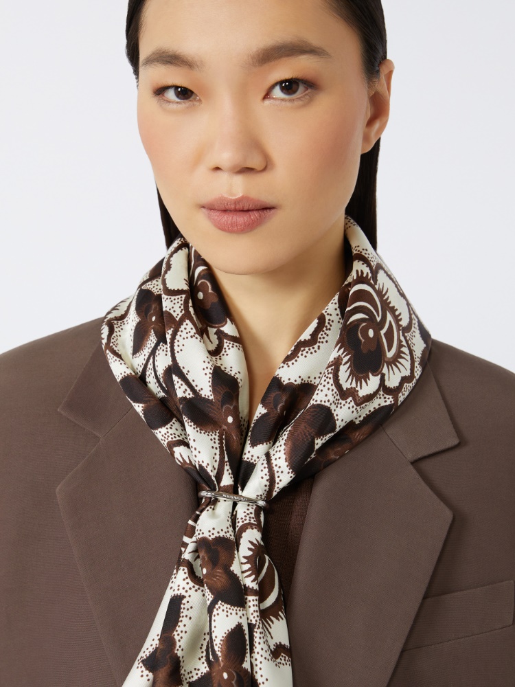 【関税＆送料込み】Max Mara Raspberry Scarf Accessories Max Mara Raspberry Scarf Accessories – BALTINI