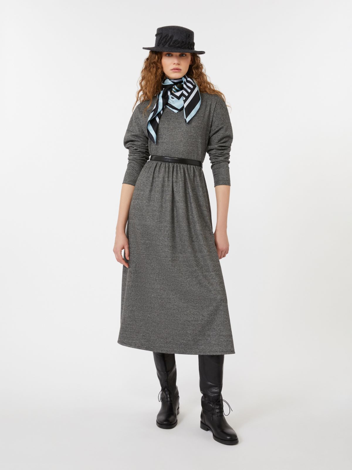 美品✨マックスマーラ　総柄　四角柄　フレア　 ミモレ　ロングワンピース　Lサイズ Max Mara 未使用品 マックスマーラ MAX MARA シャツワンピース