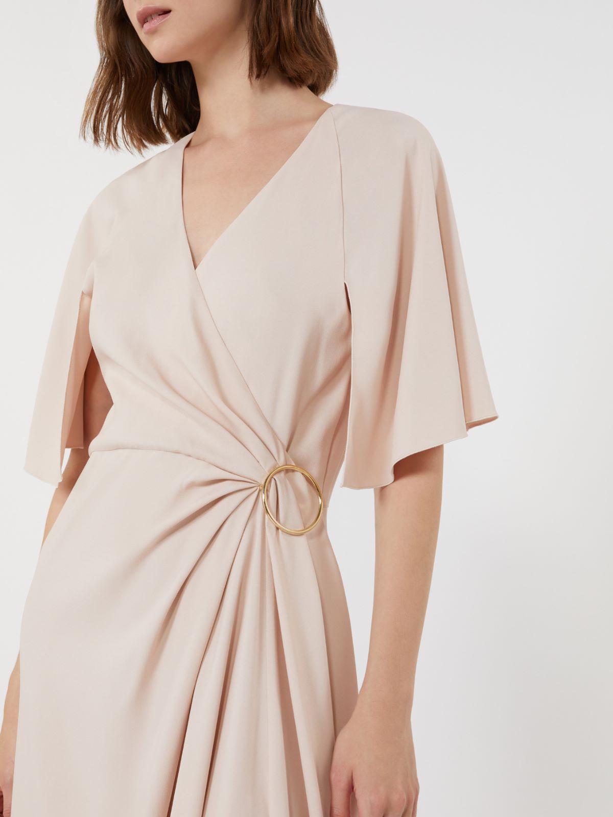 Kleid aus Viskose-Envers-Satin - PUDER - 4