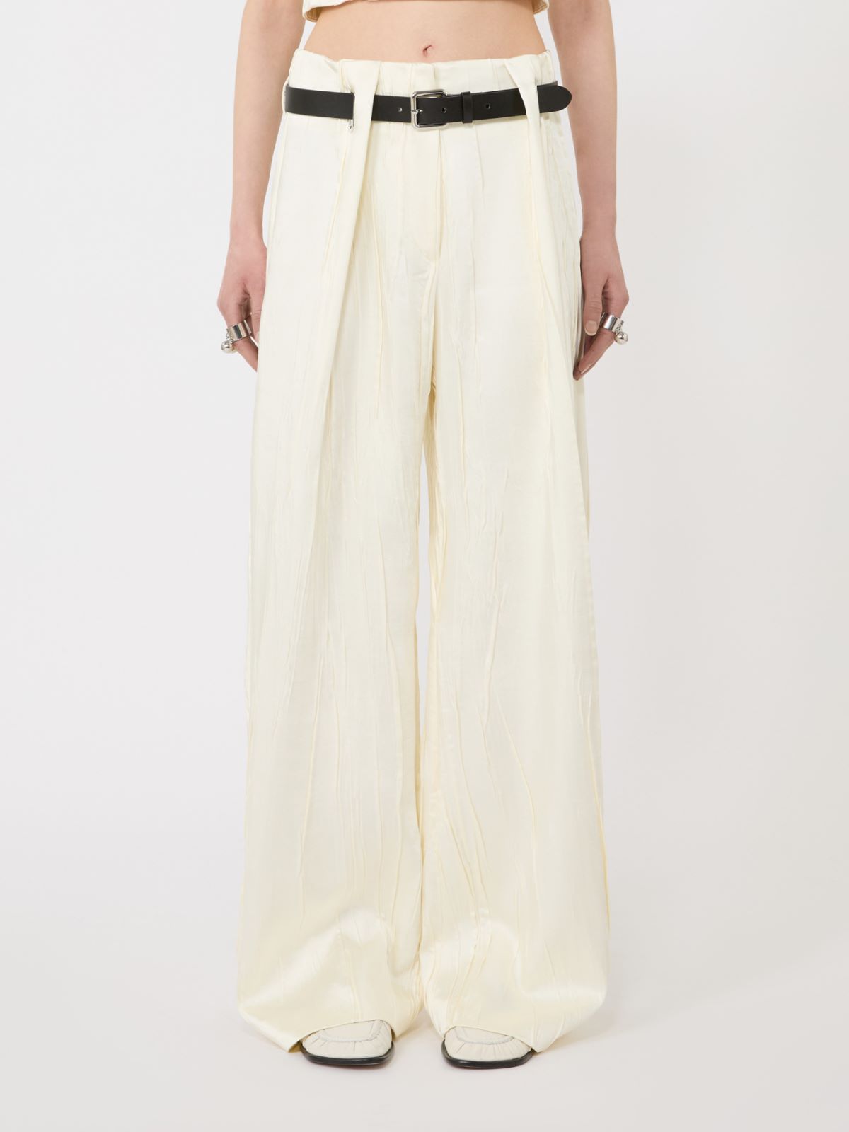 Szerokie spodnie z niskim stanem z satyny - KOŚĆ SŁONIOWA - 2