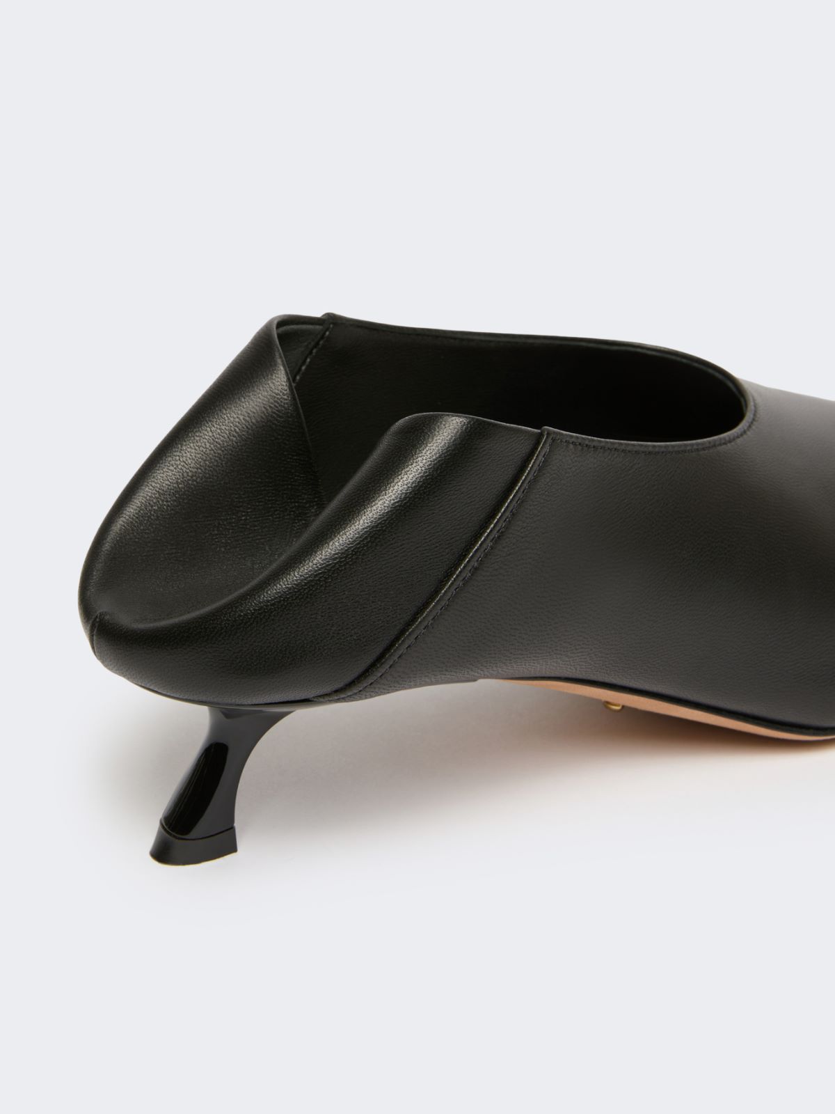 Pumps aus Nappaleder mit umklappbarer Rückseite - SCHWARZ - Max Mara - 4