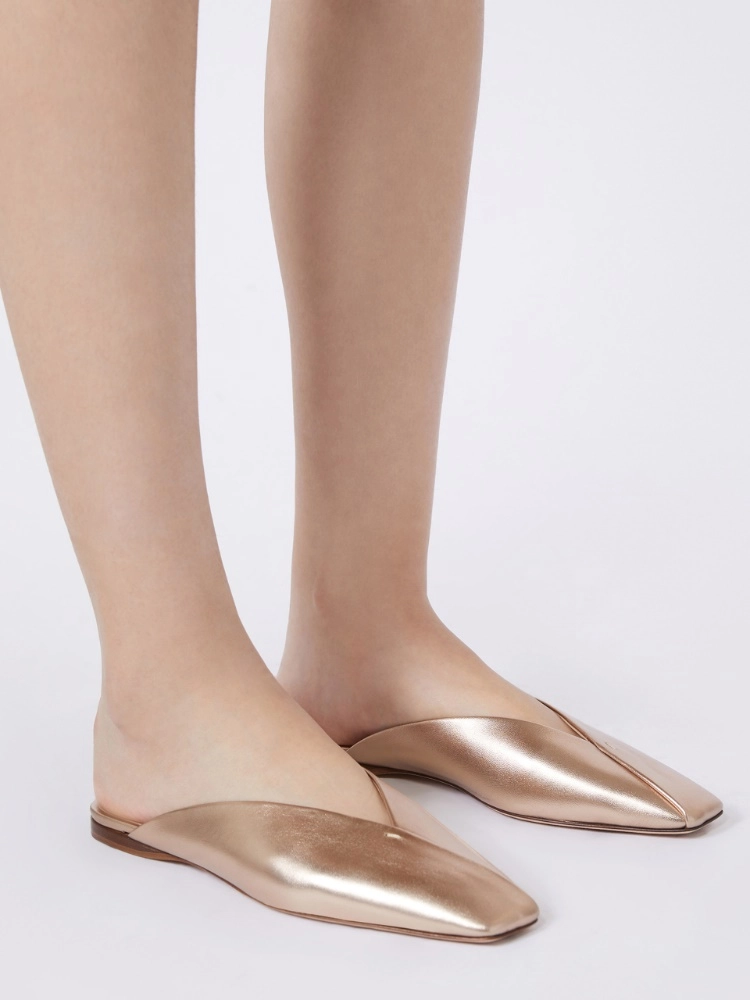 Mules aus laminiertem Nappaleder - ROSA