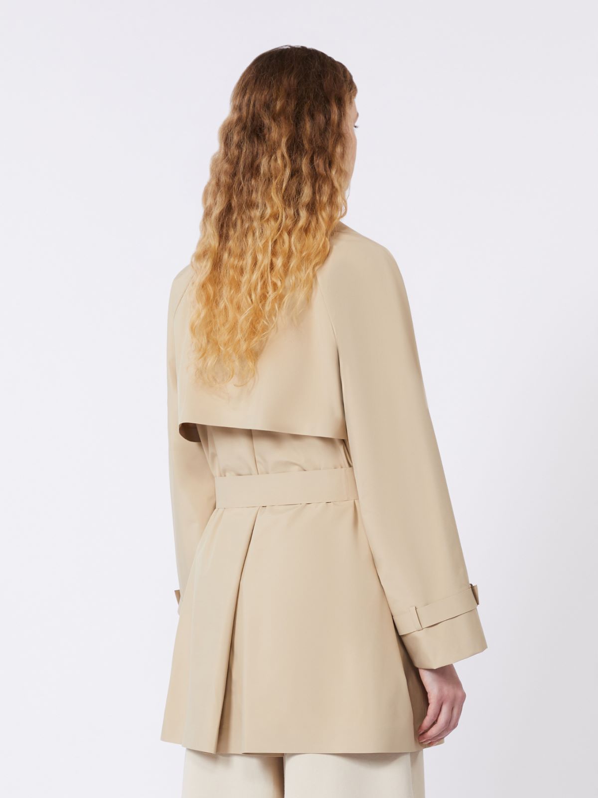 Kurzer Trenchcoat aus wasserabweisendem Stoff - BEIGE - Max Mara - 4