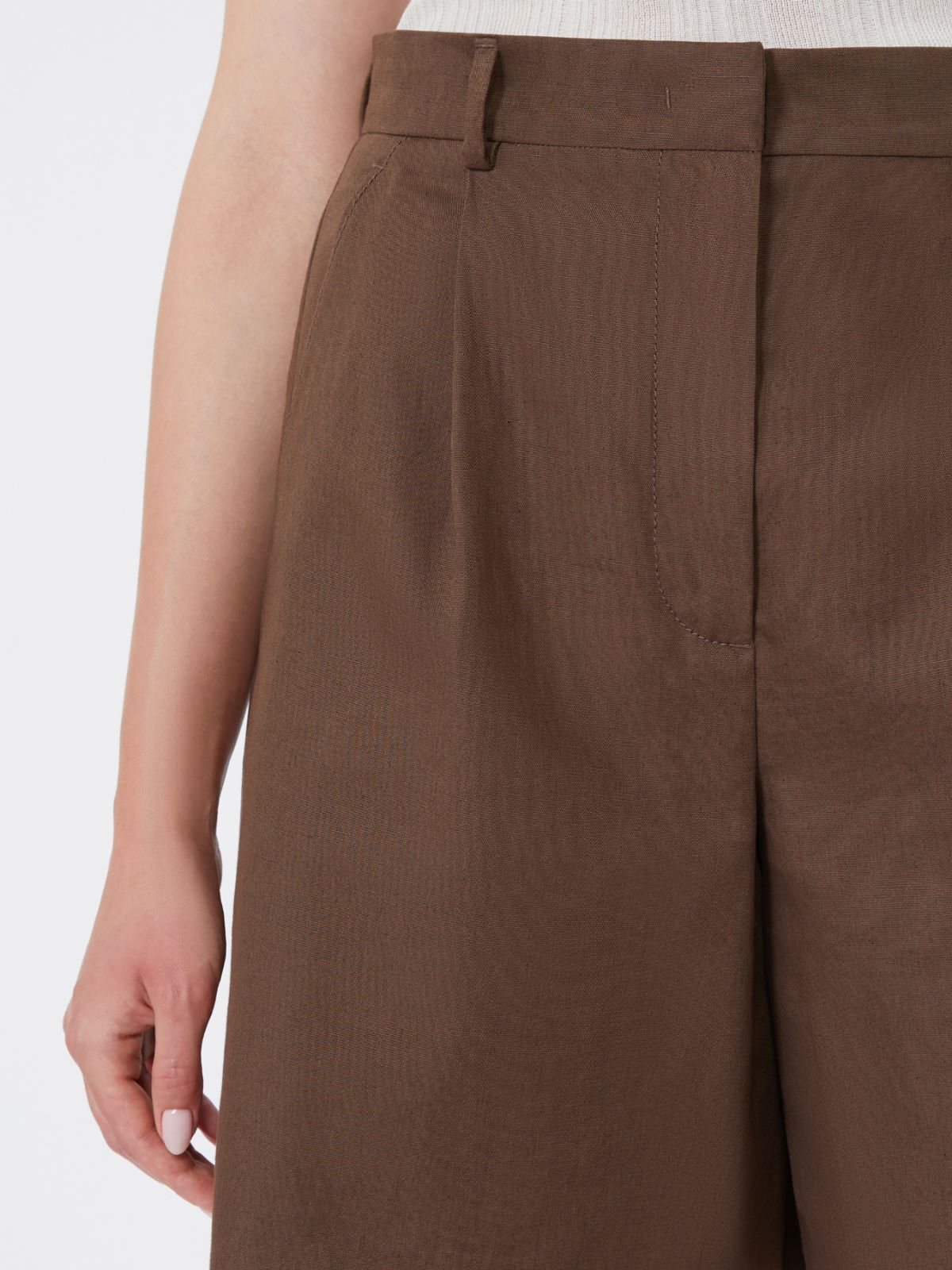 Cotton and linen canvas Bermuda shorts - CHOCOLATE - 4