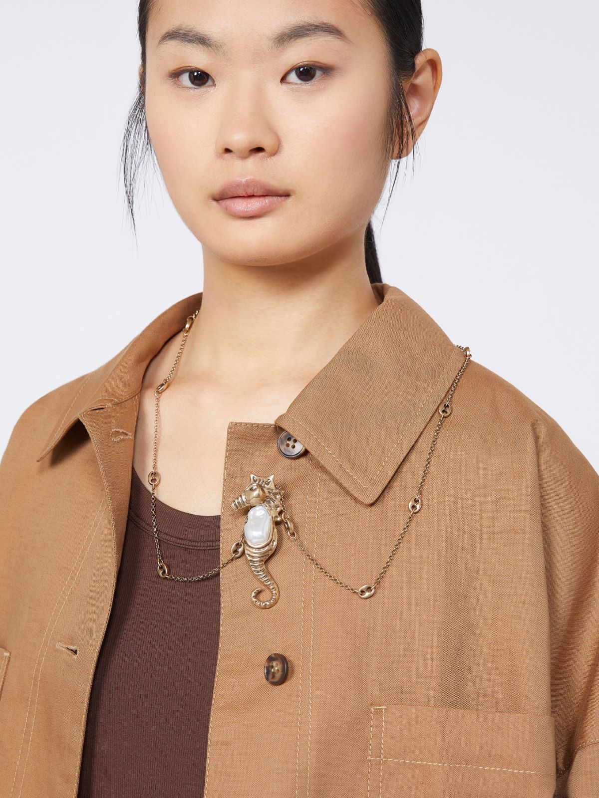 Metallic necklace with pin pendant - GOLD