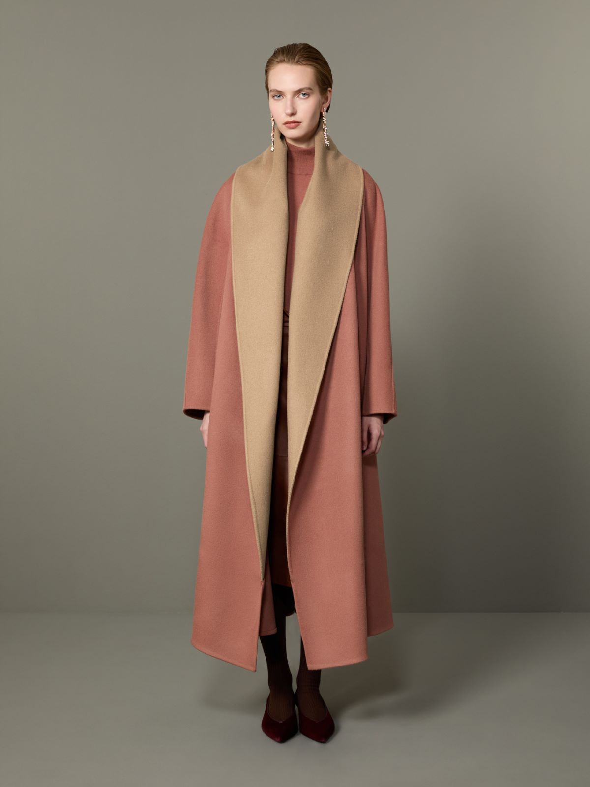 Dwustronny płaszcz foulard z drapanego kaszmiru - RÓŻOWY CIENIOWANY - Max Mara - 2