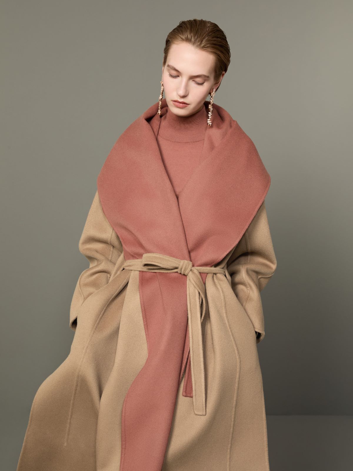 Dwustronny płaszcz foulard z drapanego kaszmiru - RÓŻOWY CIENIOWANY - Max Mara - 5